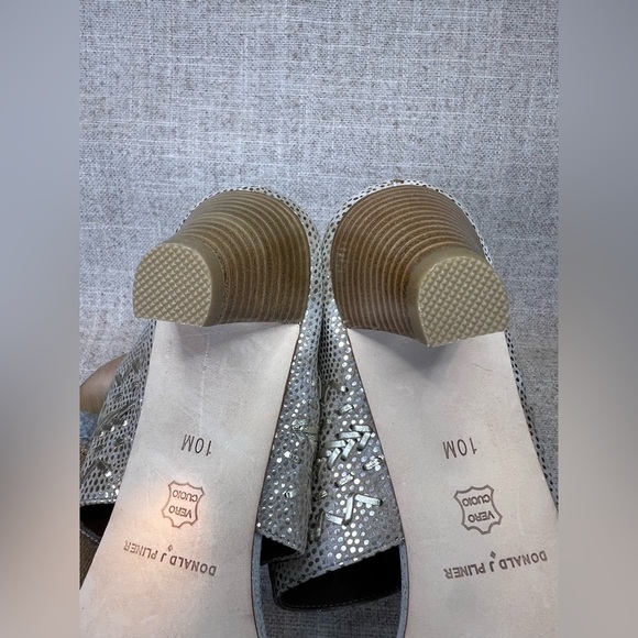 Donald J Pliner NWOB Viv Gold metallic dress sandals heels size 10M party classy - Picture 11 of 11